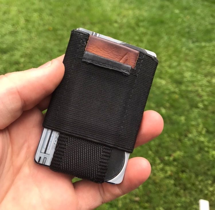 Nomatic Wallet Black Worn