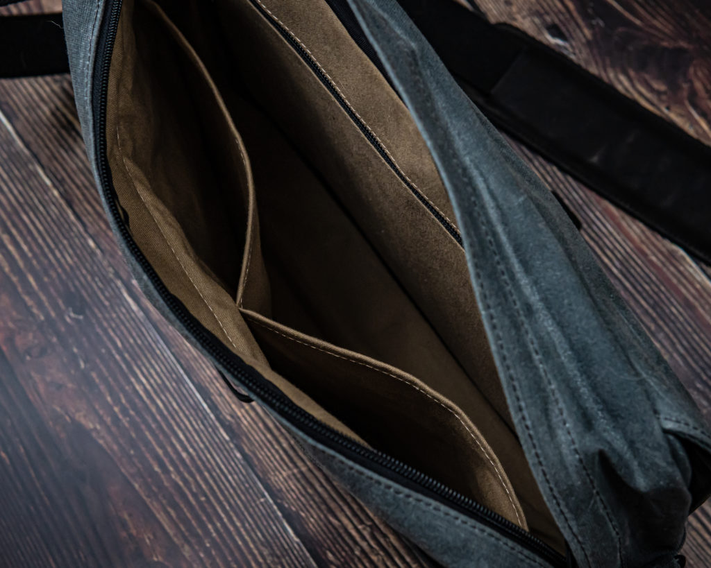 Satchel 15 by Nutsac Interior compartments