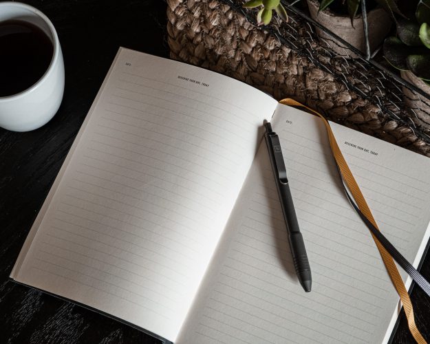 DSC00590 BigIDesign Ti Click EDC Pen on Journal