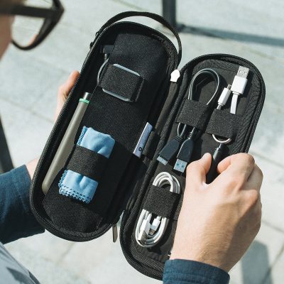 Power Packer by Side by Side Review - A Super Compact Tech Pouch